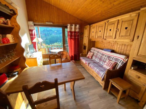 Studio 4 pers. sur les pistes avec balcon et parking - FR-1-459-193